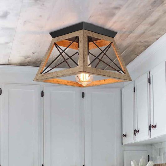 Plafonnier carré rustique en bois clair et métal noir, ampoule à filament visible