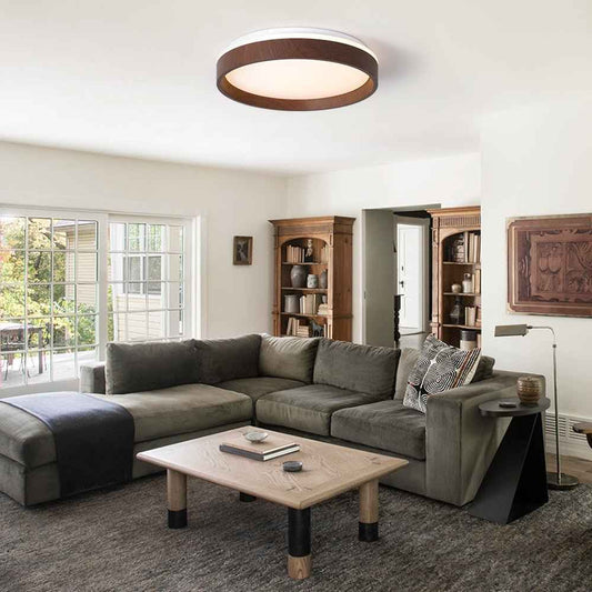 Plafonnier LED rond à effet bois, bord brun et diffuseur blanc allumé.