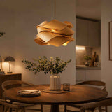 Suspension en bois en forme de nuage, abat-jours superposés diffusant une lumière chaude
