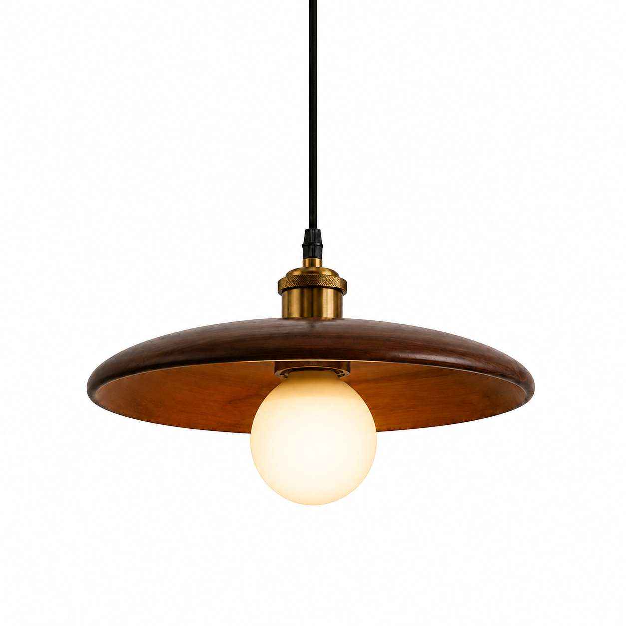 Suspension en bois massif brun, abat-jour arrondi et ampoule sphérique
