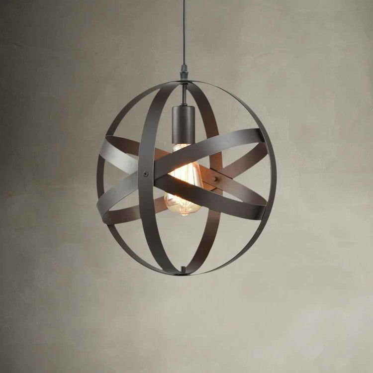 Suspension industrielle globe métal gris, cage à anneaux croisés et ampoule visible