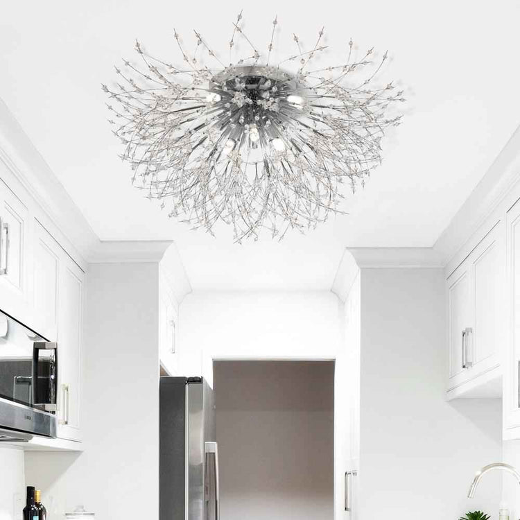 Plafonnier moderne chromé sputnik au plafond, dôme en perles et rayons fins, design décoratif.