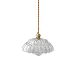 Suspension en verre transparent style lotus, vue de dessous, monture laiton et crochet.