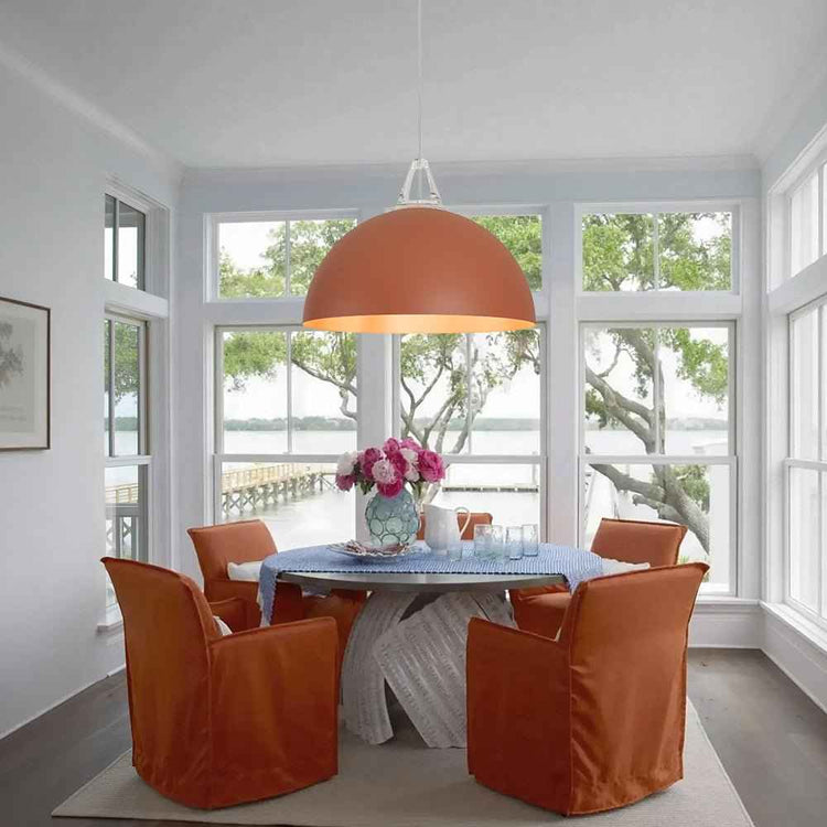 Luminaire suspendu dôme orange, abat-jour arrondi et suspension transparente