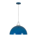 Luminaire suspendu dôme bleu, vue rapprochée sur l’abat-jour arrondi