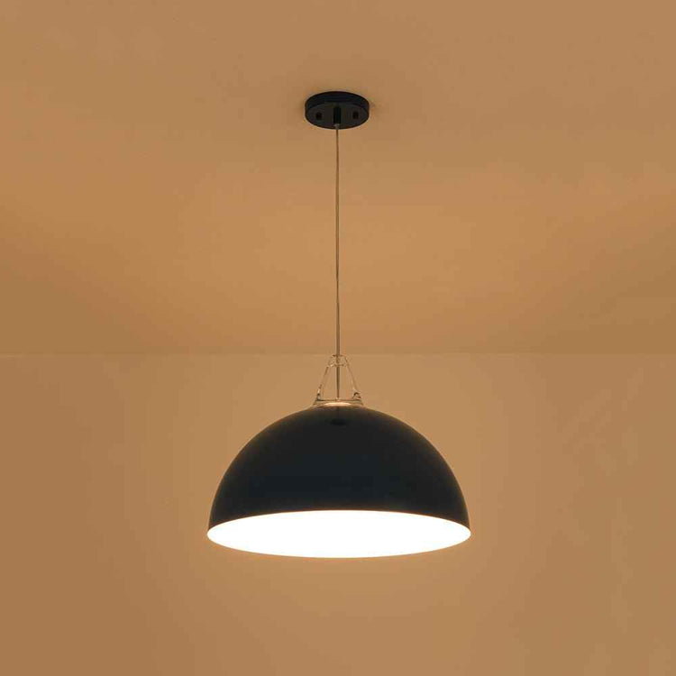 Luminaire suspendu dôme bleu foncé, abat-jour arrondi et rosace ronde au plafond