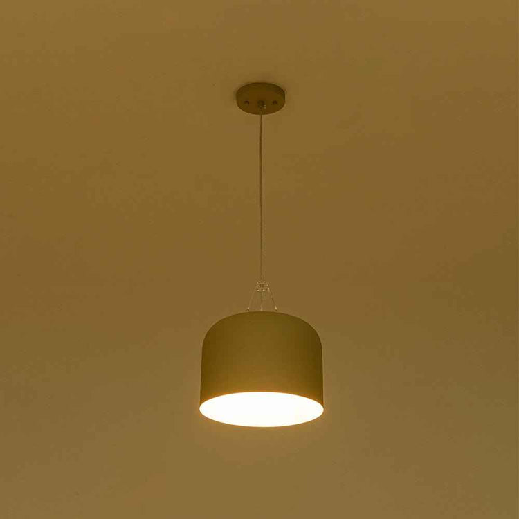 Suspension avec abat-jour beige cylindrique éclairé vers le bas, câble fin