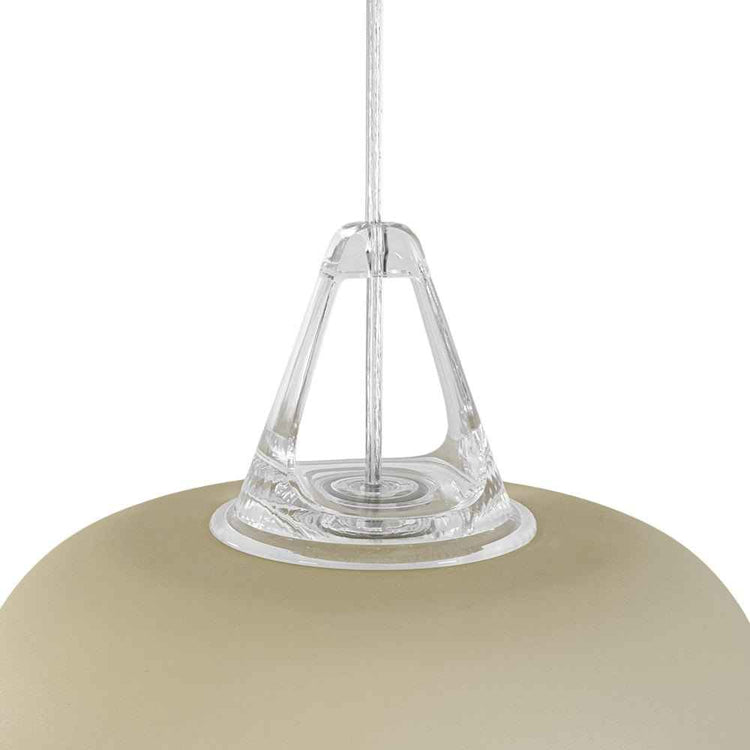 Suspension minimaliste avec structure transparente et ampoule au centre