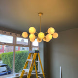 Lustre 12 Lumières Deux Niveaux Sputnik Opale Globe pour Salon