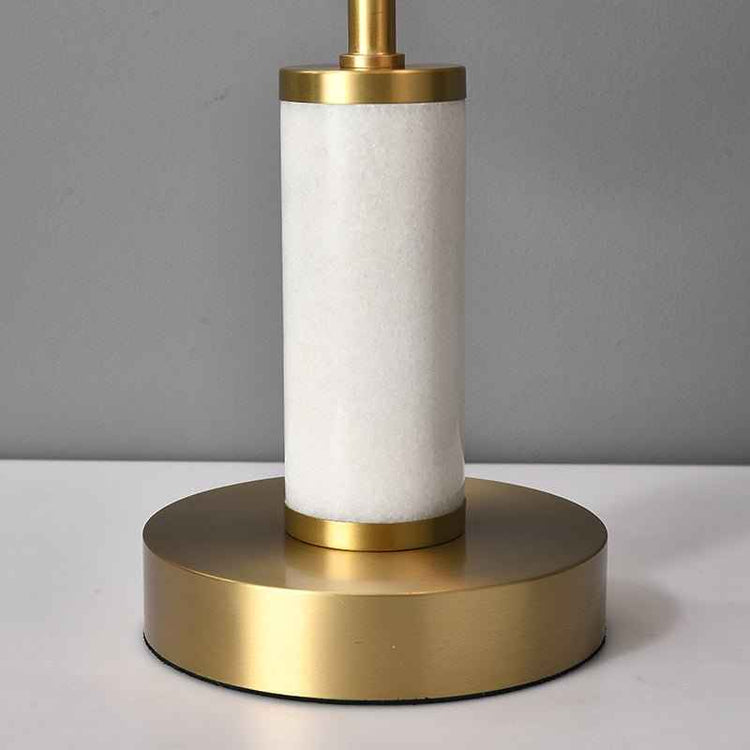 Base de lampe à poser : cylindre blanc en matériau texturé sur disque doré.