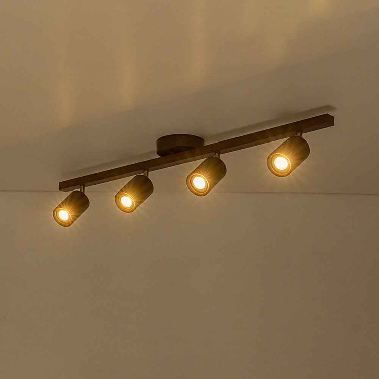 Plafonnier 4 spots sur rail bois noyer, spots allumés, vue sur le plafond.