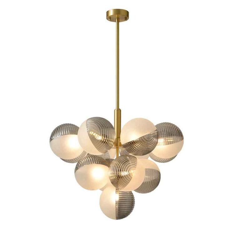 Lustre à boules de verre opale texturé gris et blanc, grappe lumineuse, tige laiton.