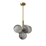 Lustre à boules de verre opale texturé gris, tige laiton et rosace ronde.