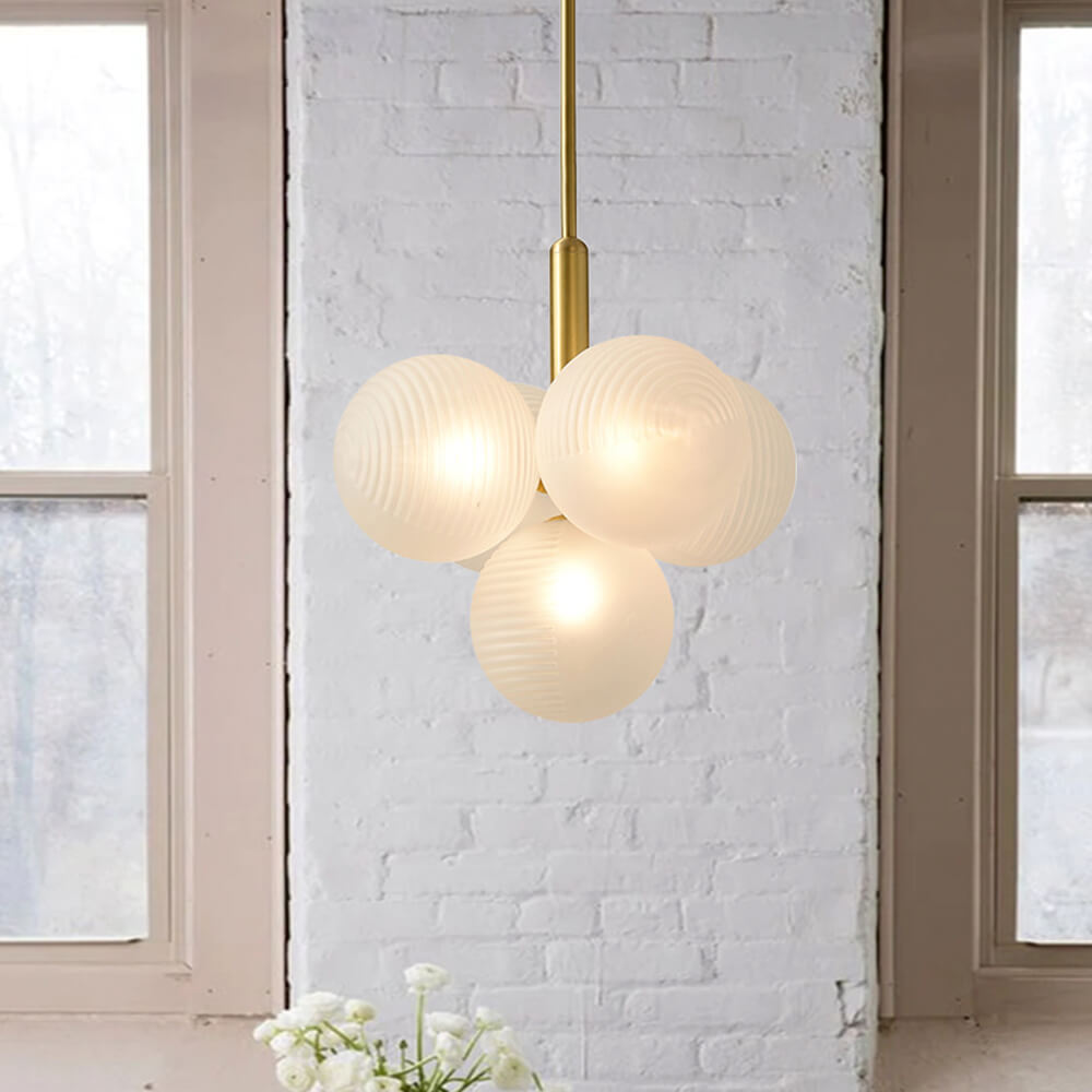 Suspension de boules en verre opale blanc texturé, monture laiton au centre