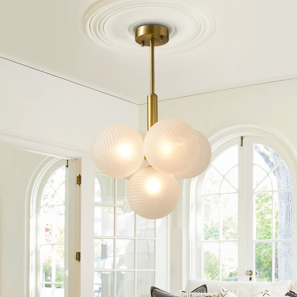 Suspension en boules opale blanc texturé sur tige laiton et platine ronde