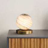 Lampe à poser avec globe en marbre beige et base dorée, style boule