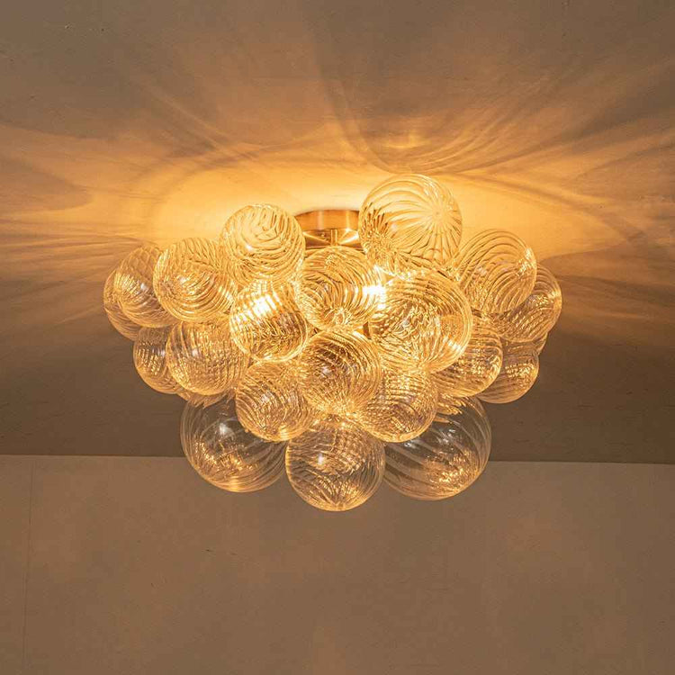 Plafonnier en verre à grappe de boules, base dorée, lueur chaude