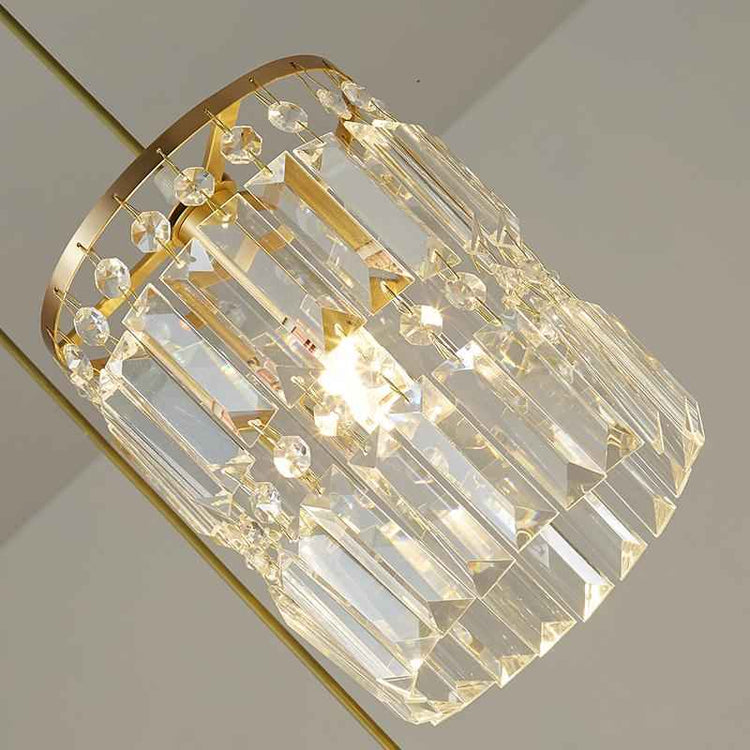 Lustre en cristal cylindrique avec monture dorée et rangées de prismes