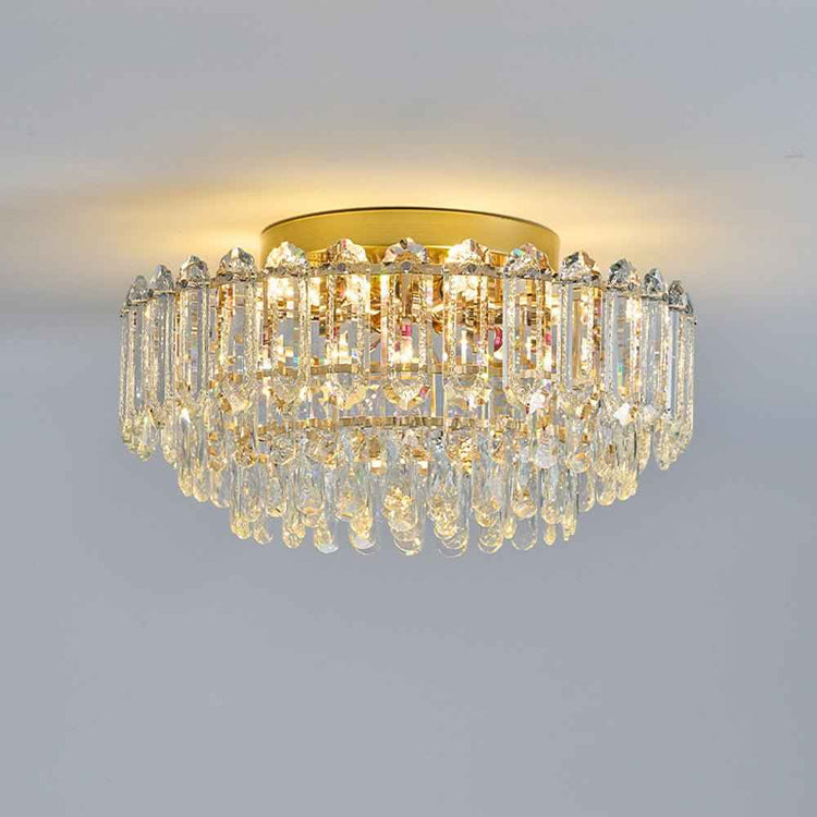 Plafonnier en cristal transparent, capot doré, cristaux brillants allumés