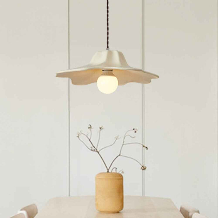 Abat-jour suspendu en céramique cannelée, beige clair, style design évasé