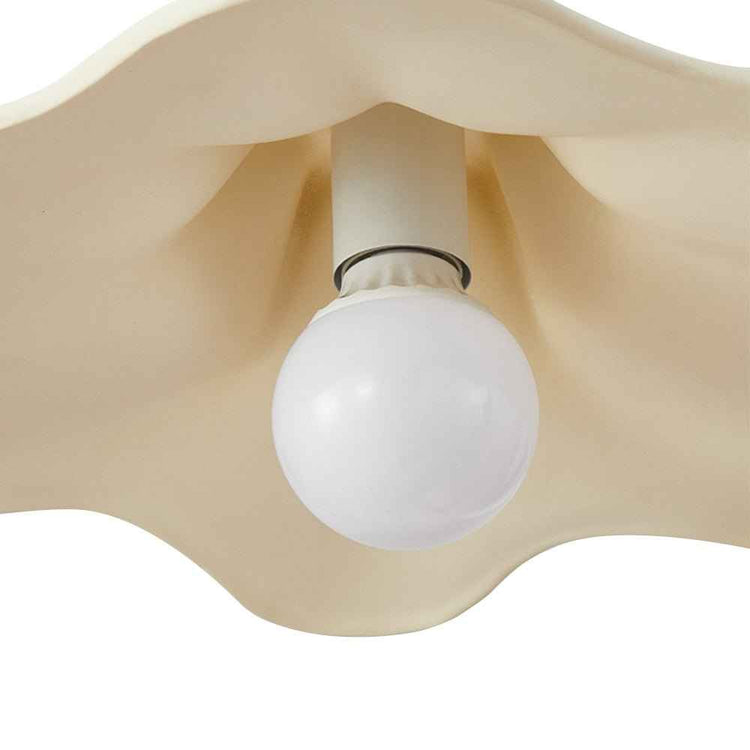 Abat-jour suspendu en céramique cannelé, beige clair, avec ampoule visible