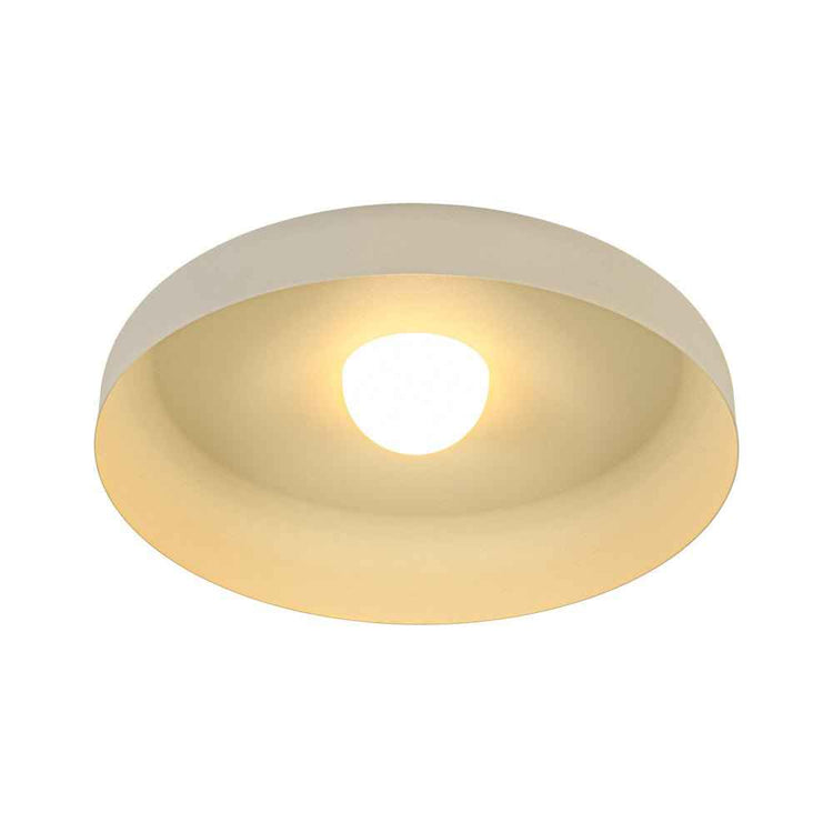 Plafonnier LED dôme beige, abat-jour semi-encastré, lumière chaude vers le bas.