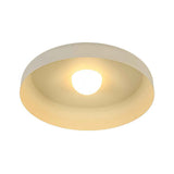 Plafonnier LED dôme beige, abat-jour semi-encastré, lumière chaude vers le bas.