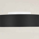 Abat-jour noir du plafonnier LED, bordure dorée et diffuseur blanc partiellement visible.