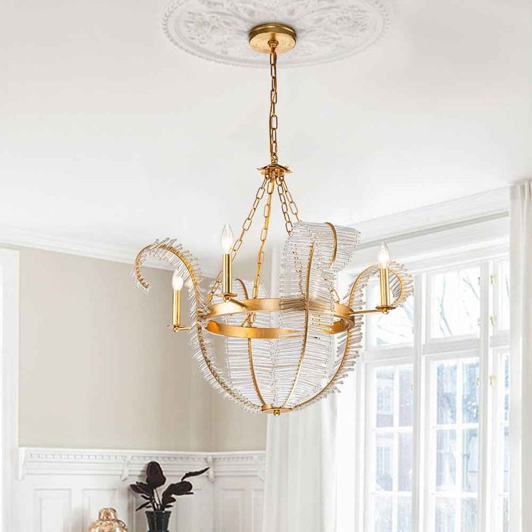 Lustre moderne doré suspendu, coupelles en cristal et ampoules visibles