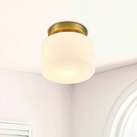 Plafonnier en verre cylindrique blanc, monture dorée au plafond
