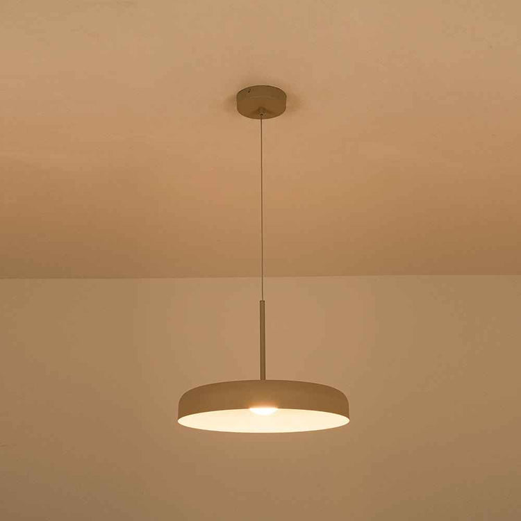 Luminaire suspendu LED à abat-jour dôme beige, lumière allumée et tige fine