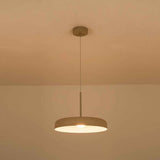 Luminaire suspendu LED à abat-jour dôme beige, lumière allumée et tige fine
