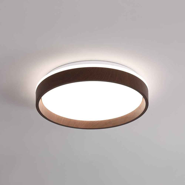 Plafonnier LED rond effet bois, bord brun, diffuseur blanc uniforme allumé.