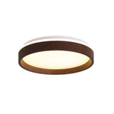 Plafonnier LED rond effet bois, bord brun et diffuseur blanc allumé.