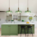 Ensemble de trois suspensions en verre vert, montures laiton et ampoules visibles