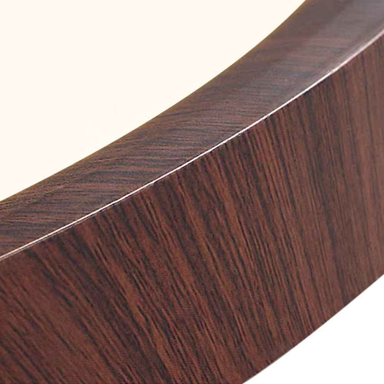Plafonnier LED ultra-fin minimaliste détail du bord en bois brun, texture visible
