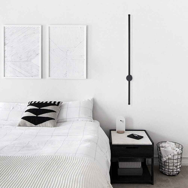 Applique murale LED minimaliste noire : barre verticale fine avec pastille ronde