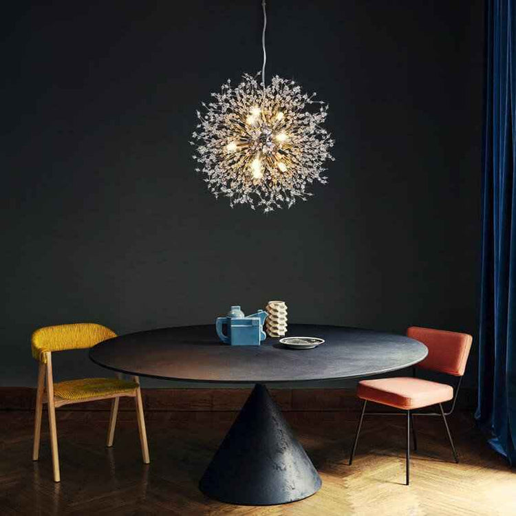 Lustre Sputnik suspendu chromé : étoile en fils métalliques et ampoules visibles.