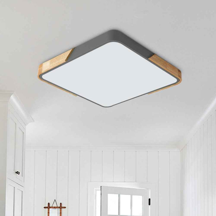 Plafonnier LED carré au plafond, cadre gris, diffuseur blanc éteint et inserts en bois