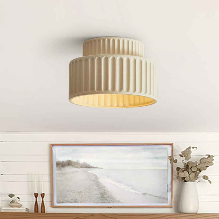 Plafonnier en céramique beige clair à double abat-jour strié, diffuseur circulaire