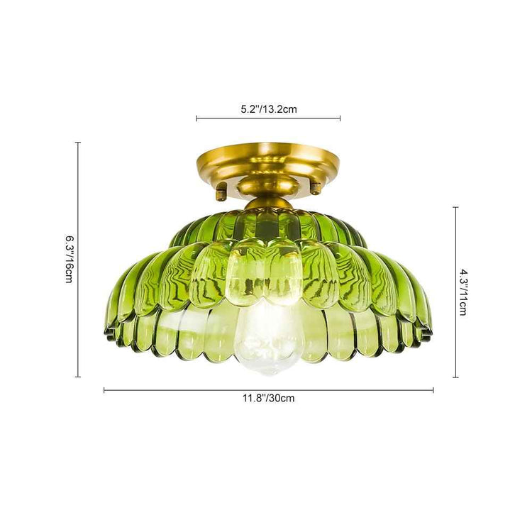 Plafonnier dôme en verre vert, dimensions indiquées: 30 cm et hauteur 16,5 cm.