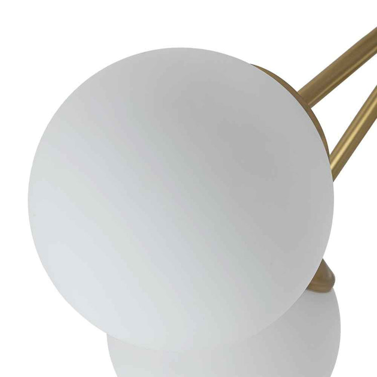 Boule en verre opale pour lustre Sputnik, vue rapprochée