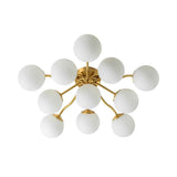 Lustre sputnik semi-encastré en verre opale, structure laiton, globes ronds blancs
