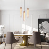 Suspension multiple : trois cylindres en cristal avec abat-jour transparent, finition laiton.